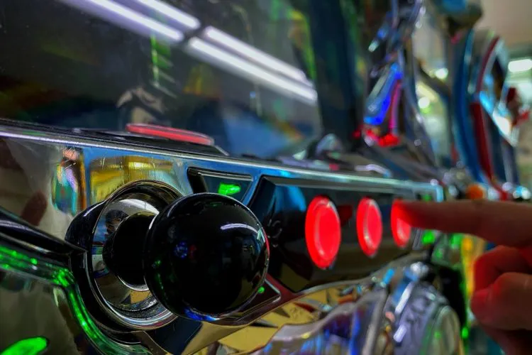 【徹底比較】パチスロとパチンコはどう違う?初心者向け完全ガイド